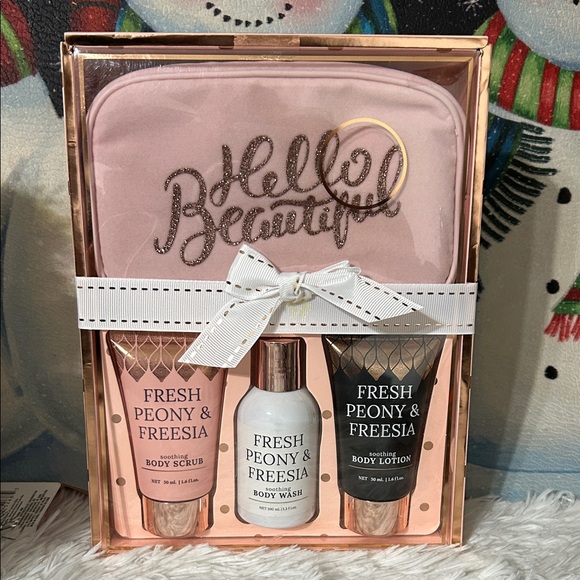 Fresh Peonia & Freesia Other - Fresh Peony & Freesia Body Wash Gift Set
